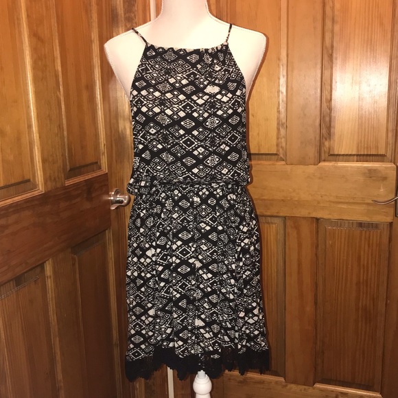 Urban Outfitters Dresses & Skirts - EOOTÉ URBAN OUTFITTERS BLACK AND CREAM MED DRESS